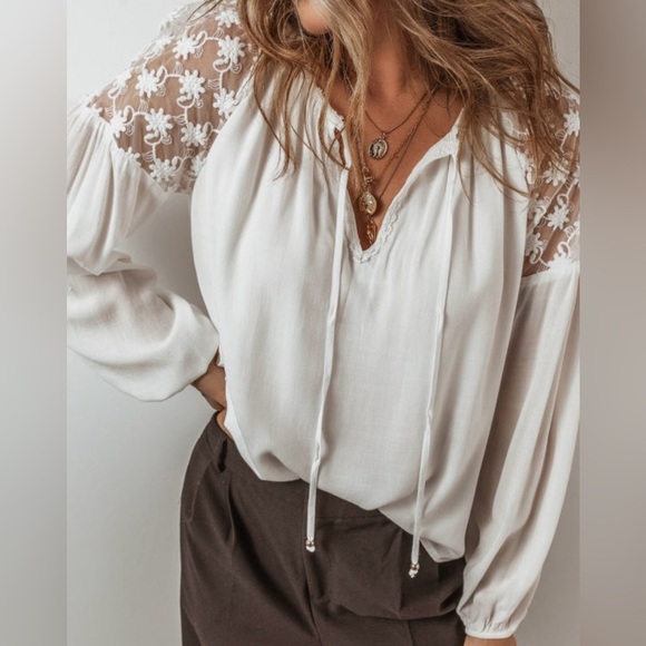 Elegant White Lace Blouse - Picture 5 of 12